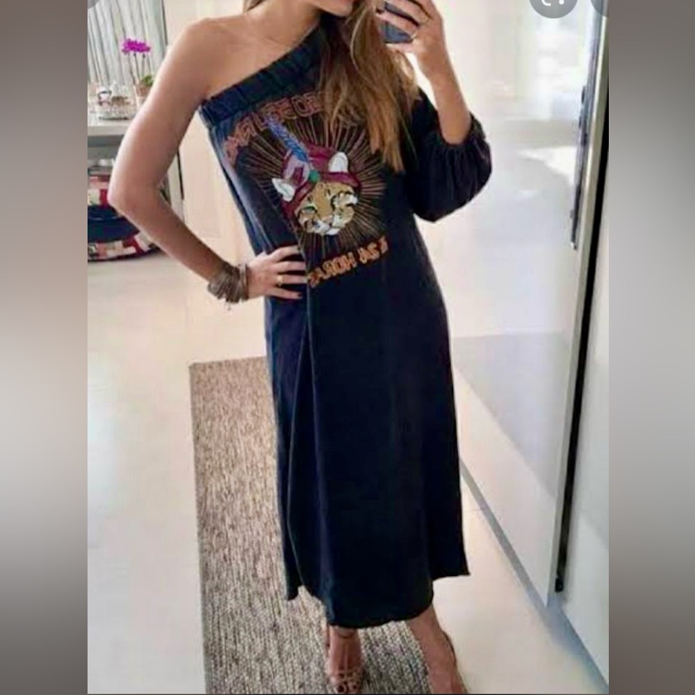 Farm Rio dress “Trago seu amor em 24 horas” Size S (fits S and M)